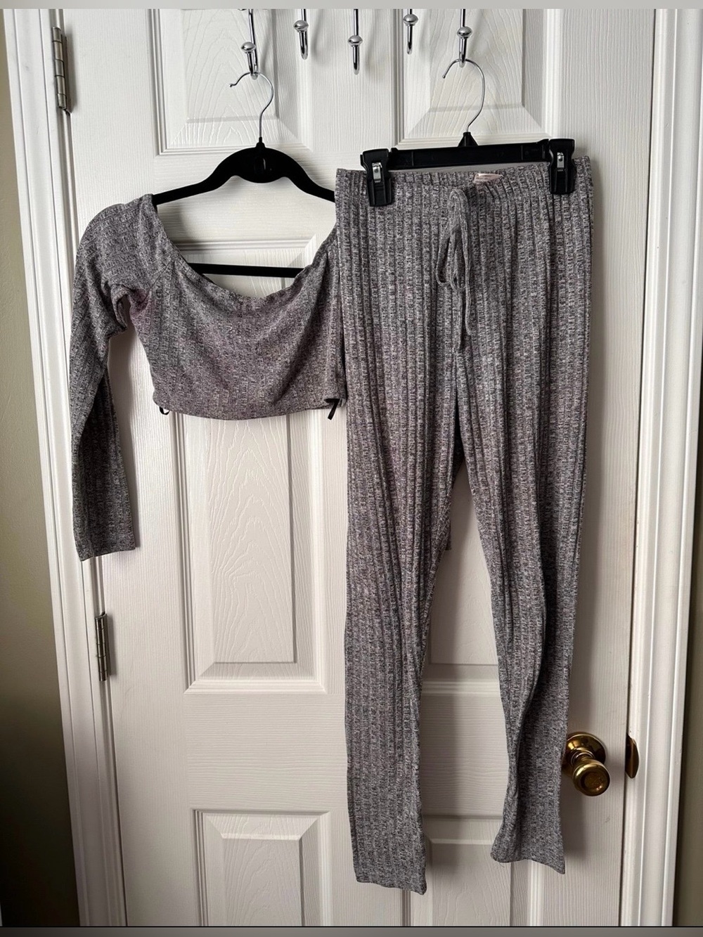 Size XS Gray 2 Piece Outfit Set Long Sleeve Cropped Top Skinny Leg Pants Ribbed